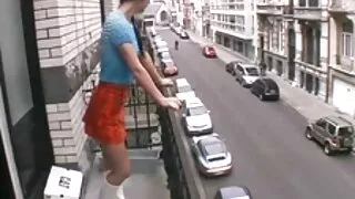 Pusiau pakliuvęs bal ...