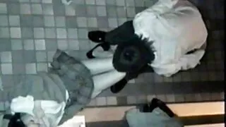 Gulėdama ant lovos j ...