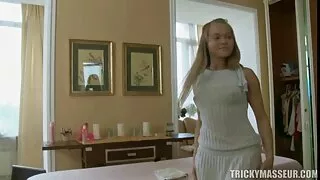 Išdulkina moterį su  ...
