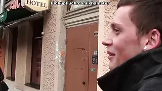 Šauni blondinė paėmė ...