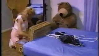 Mergina saldžiai dej ...