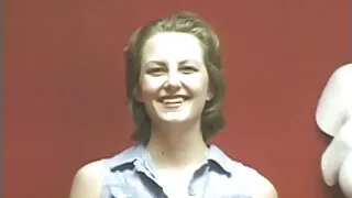 Jauna blondinė nusir ...