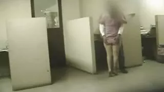 Tamsiame kambaryje j ...